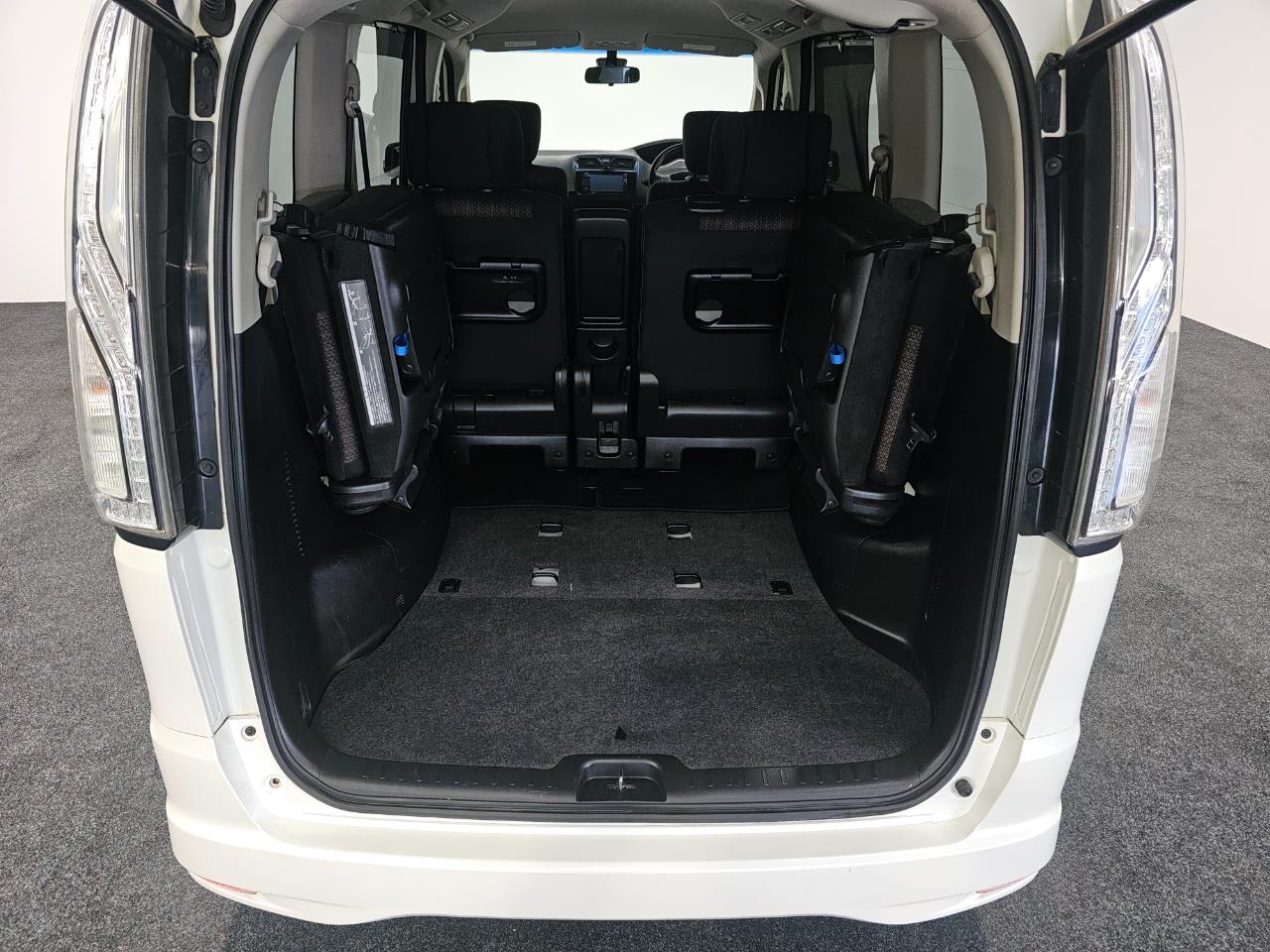 2014 Nissan SERENA