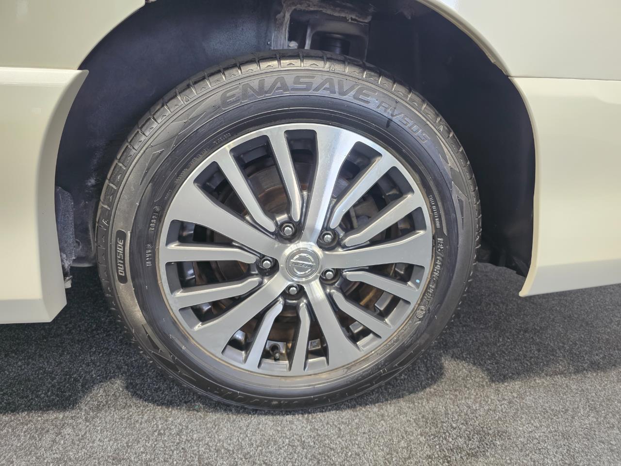 2014 Nissan SERENA
