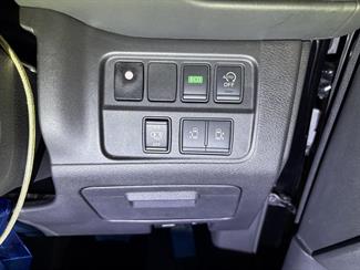 2017 Nissan SERENA - Thumbnail