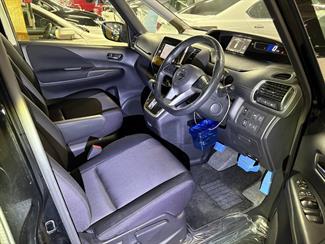 2017 Nissan SERENA - Thumbnail
