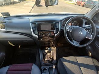 2016 Mitsubishi Triton - Thumbnail