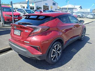 2017 Toyota C-HR - Thumbnail