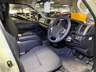 2022 Toyota Hiace - Thumbnail