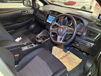 2022 Nissan LEAF - Thumbnail