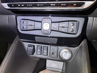 2022 Nissan LEAF - Thumbnail
