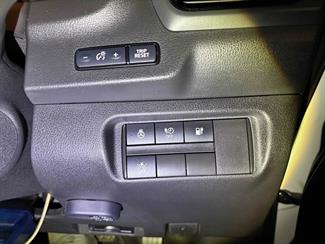 2022 Nissan LEAF - Thumbnail