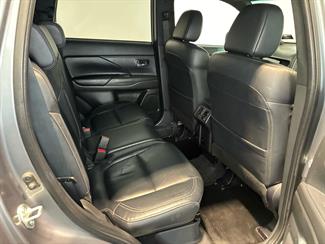 2020 Mitsubishi OUTLANDER - Thumbnail