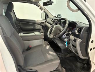 2015 Nissan NV350 - Thumbnail
