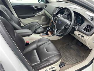 2015 Volvo V40 - Thumbnail