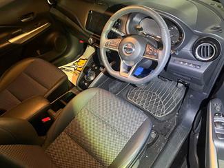 2021 Nissan KICKS - Thumbnail