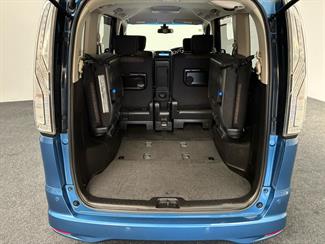 2015 Nissan SERENA - Thumbnail