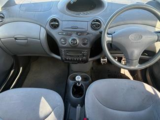 2001 Toyota Vitz - Thumbnail