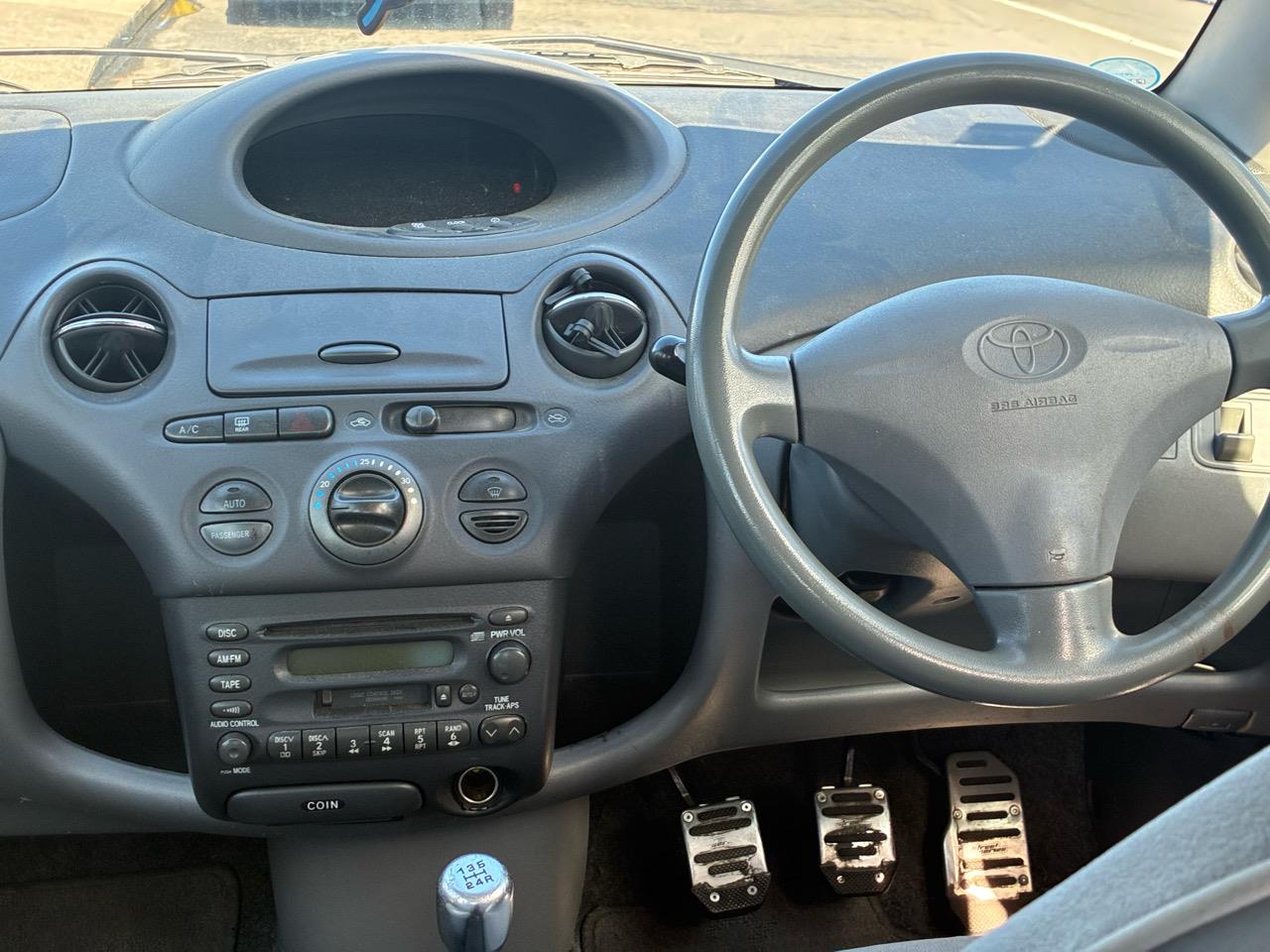 2001 Toyota Vitz