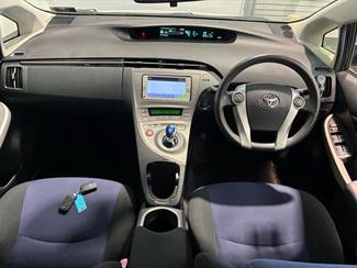 2012 Toyota Prius - Thumbnail
