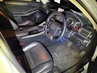 2013 Lexus IS 300H - Thumbnail