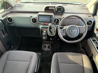 2012 Toyota SPADE - Thumbnail