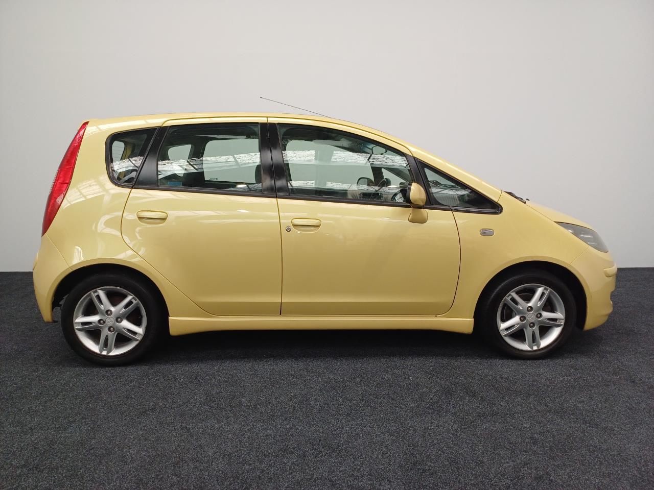 2004 Mitsubishi Colt
