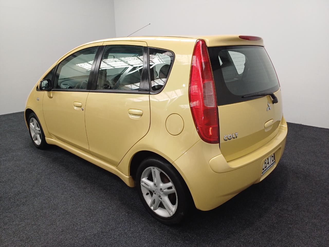 2004 Mitsubishi Colt