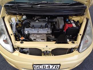 2004 Mitsubishi Colt - Thumbnail
