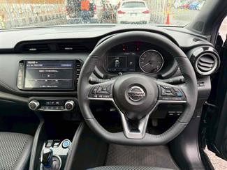2021 Nissan KICKS - Thumbnail