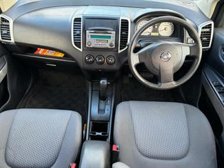 2005 Nissan WINGROAD - Thumbnail