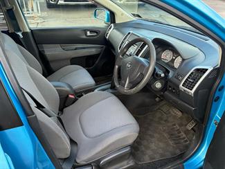 2005 Nissan WINGROAD - Thumbnail