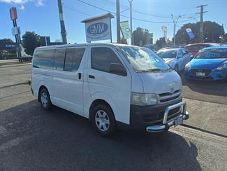2010 Toyota Hiace - Thumbnail