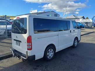 2010 Toyota Hiace - Thumbnail