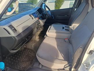 2010 Toyota Hiace - Thumbnail