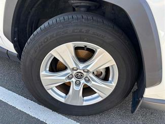 2021 Toyota RAV4 - Thumbnail