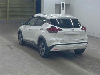 2021 Nissan KICKS - Thumbnail