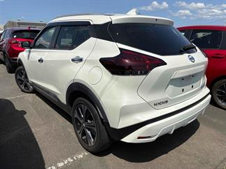 2021 Nissan KICKS - Thumbnail