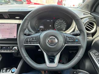 2021 Nissan KICKS - Thumbnail