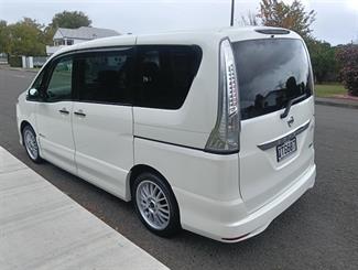 2013 Nissan SERENA - Thumbnail