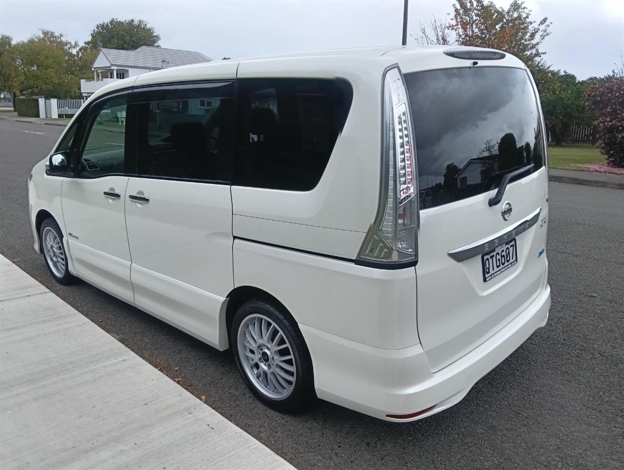 2013 Nissan SERENA