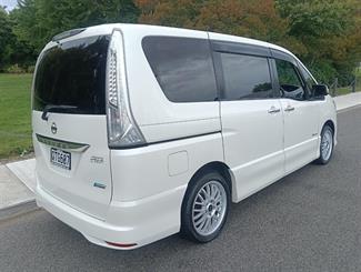 2013 Nissan SERENA - Thumbnail