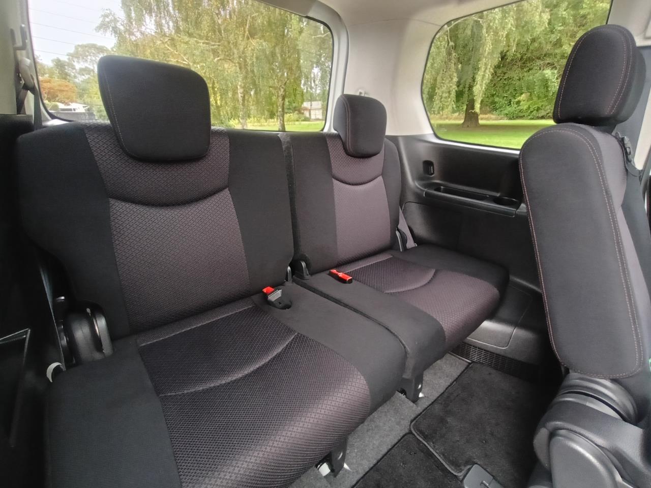 2013 Nissan SERENA