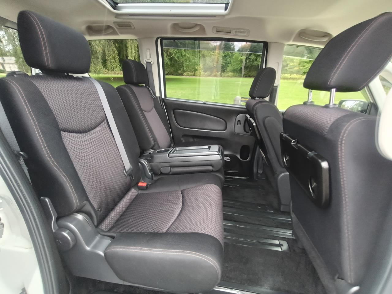 2013 Nissan SERENA
