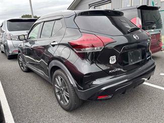 2021 Nissan KICKS - Thumbnail