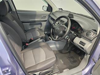 2006 Mazda DEMIO - Thumbnail