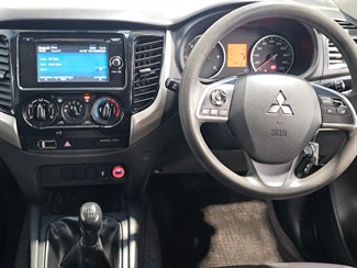 2017 Mitsubishi Triton - Thumbnail