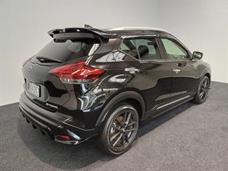 2020 Nissan KICKS - Thumbnail