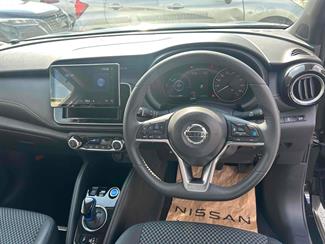 2020 Nissan KICKS - Thumbnail