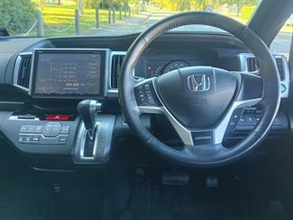 2013 Honda STEP WAGON - Thumbnail
