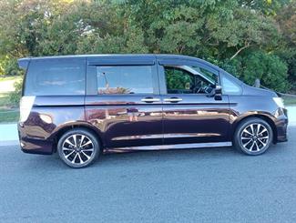 2013 Honda STEP WAGON - Thumbnail