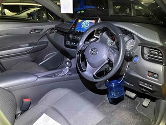 2016 Toyota C-HR - Thumbnail