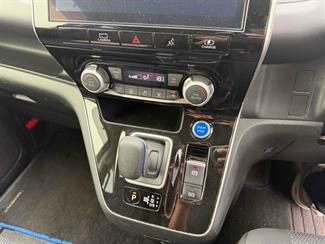 2021 Nissan SERENA - Thumbnail