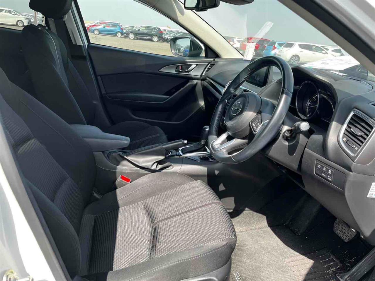 2017 Mazda AXELA