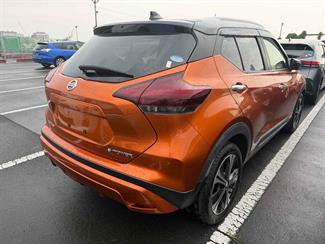 2022 Nissan KICKS - Thumbnail