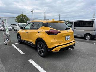 2022 Nissan KICKS - Thumbnail